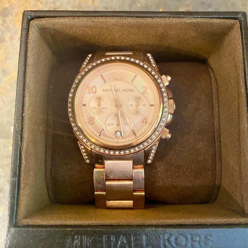 Michael Kors VX3J rose gold watch